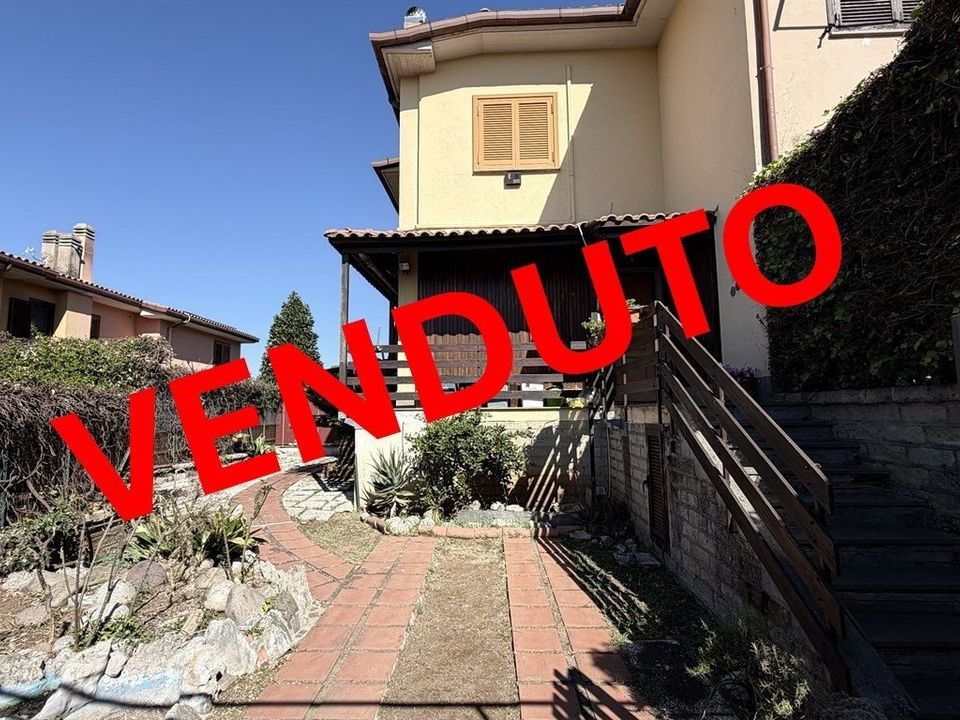 Foto Cometa 28 — Villa a schiera in vendita a Albano Laziale