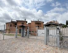 Foto Cometa 3 — Villa quadrifamiliare in vendita a Albano Laziale